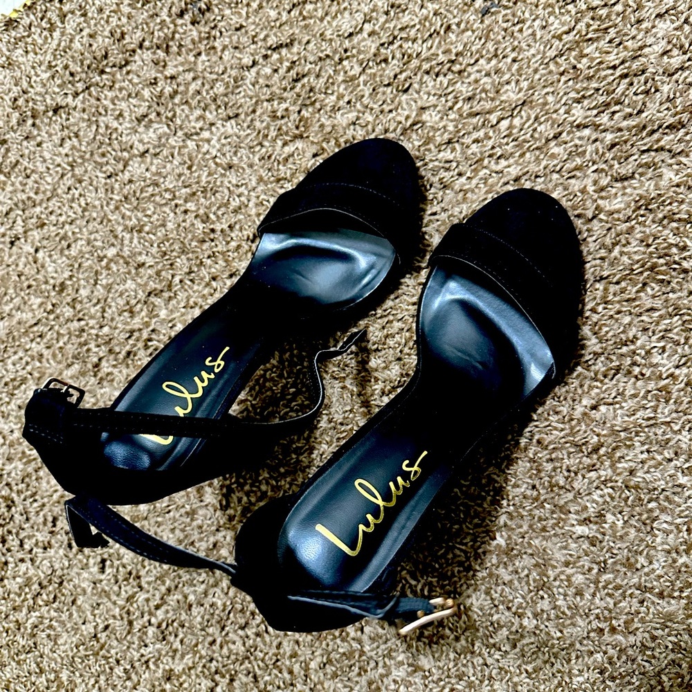 Lulus, size 7.5, black, 3.5 inch strappy sandal